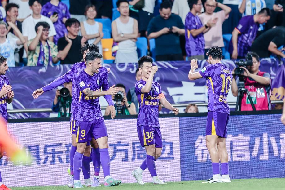 [图]阿代米王秋明进球 天津津门虎打败成王人蓉城